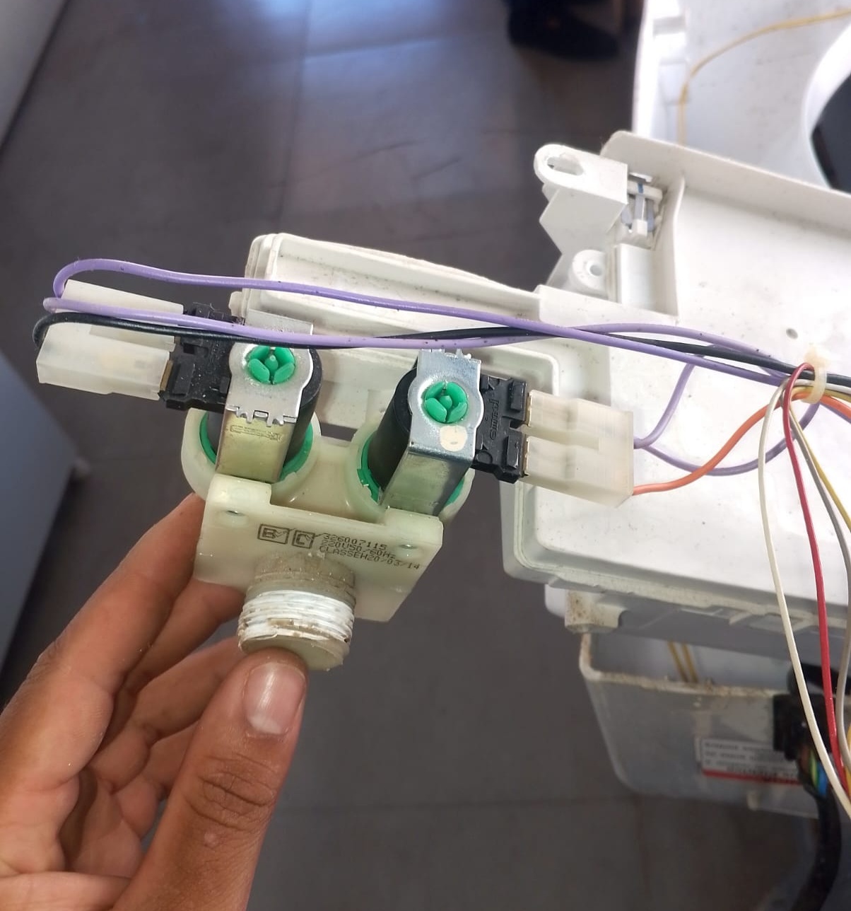 Componente eletrônico em reparo