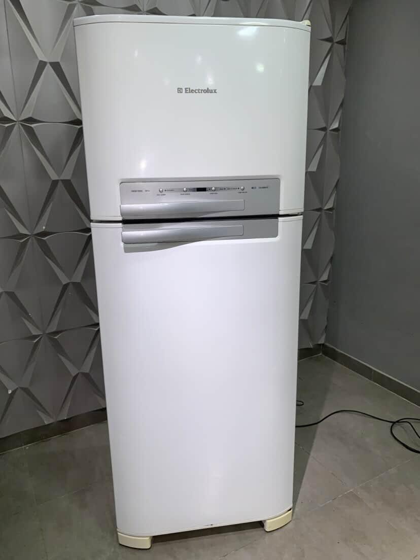 Geladeira branca revisada